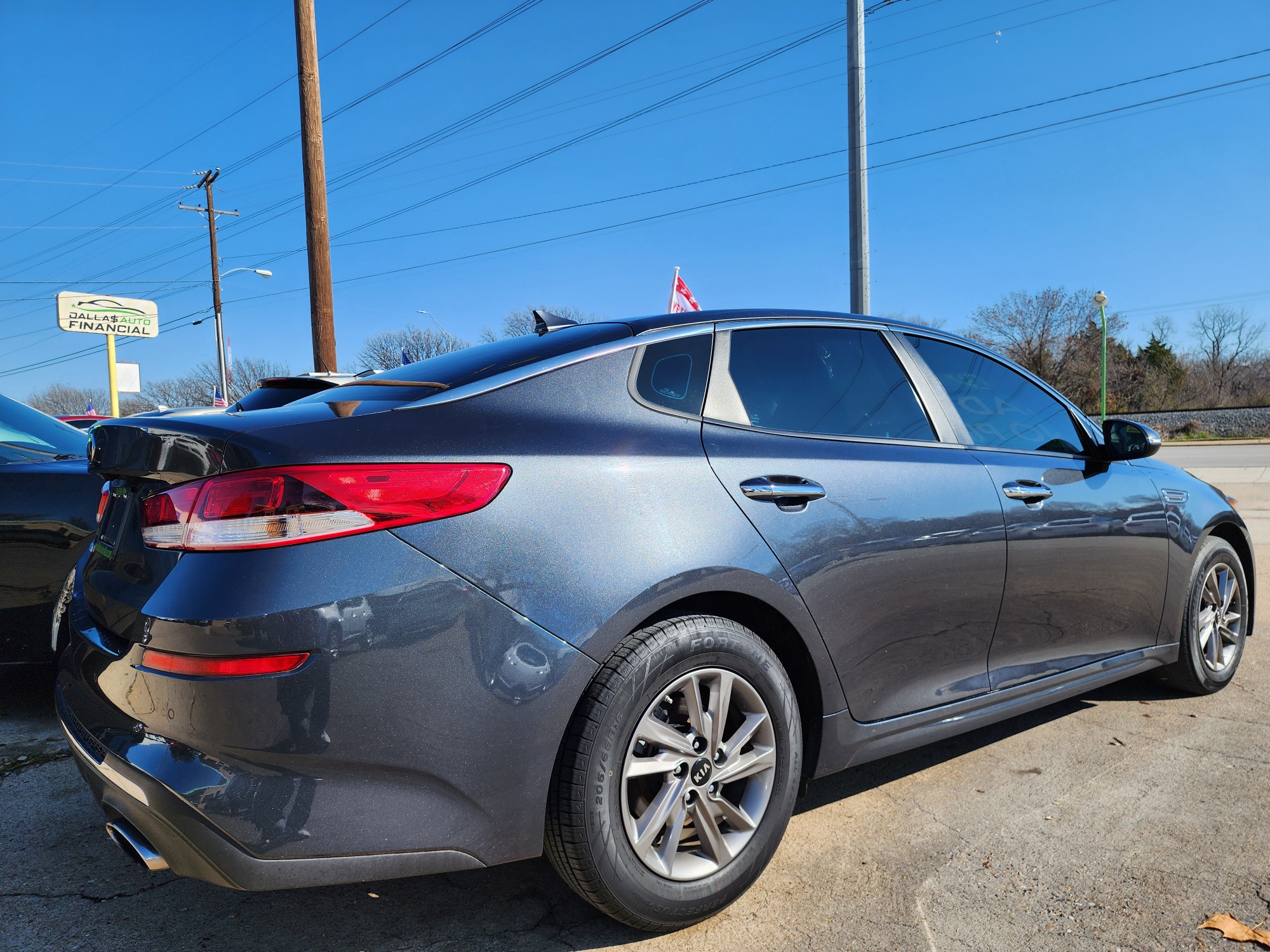 2020 SILVER Kia Optima LX (5XXGT4L39LG) , AUTO transmission, located at 2660 S.Garland Avenue, Garland, TX, 75041, (469) 298-3118, 32.885387, -96.656776 - Welcome to DallasAutos4Less, one of the Premier BUY HERE PAY HERE Dealers in the North Dallas Area. We specialize in financing to people with NO CREDIT or BAD CREDIT. We need proof of income, proof of residence, and a ID. Come buy your new car from us today!! This is a Very clean 2020 KIA OPTIMA - Photo #3